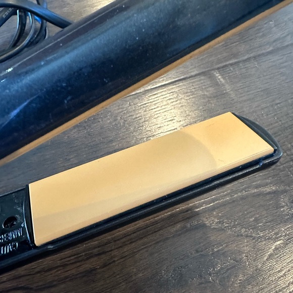 Chi Air 1” Flat Iron - Picture 6 of 6